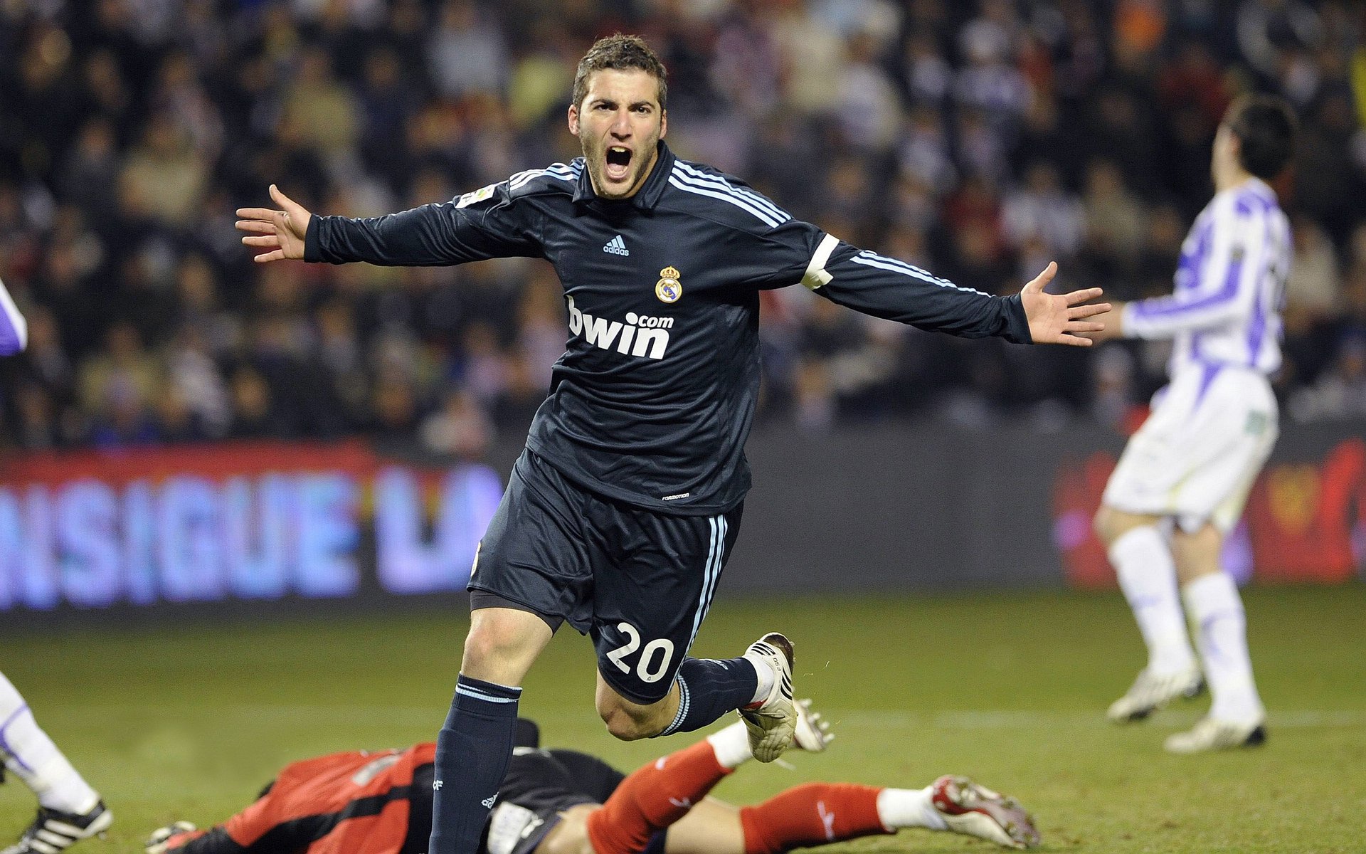 《电竞游戏的未来：融合科技与艺术的无限可能》，电竞游戏的未来发展前景