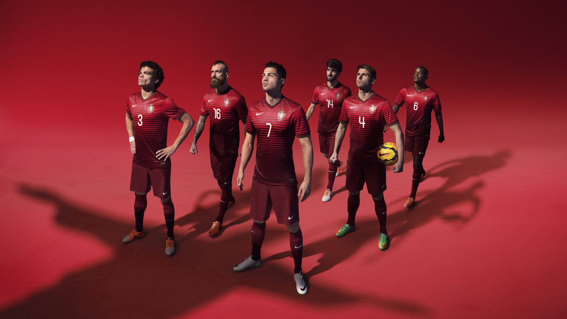 欧冠激战夜，球迷的应援歌曲震撼全场，欧冠歌曲 think about you